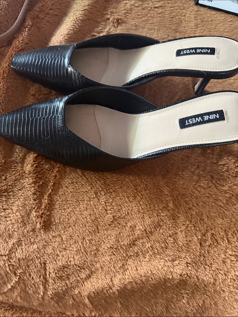 Nine West Black Textured Pointed-Toe Mule Heels